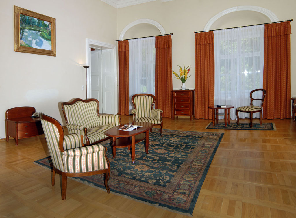20080707_001_piros_hogyesz_kastely_reszlet.jpg