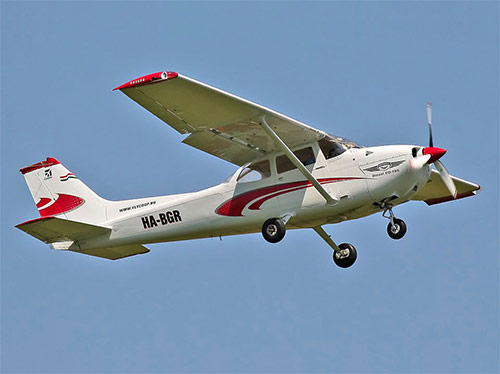 Cessna C-172 Diesel. ����������� ����� ��� ����������. ��������� ��������� ������� ���������������� �����.  ��������� �������� : ������� � �����, �������� �� ����������, ����������� ����� ��� ����������, �������� ������� � �����