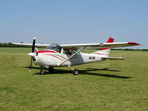 Cessna C-182 K ����������� ����� ��� ����������. ��������� ��������� ������� ���������������� �����.  ��������� �������� : ������� � �����, �������� �� ����������, ����������� ����� ��� ����������, �������� ������� � �����